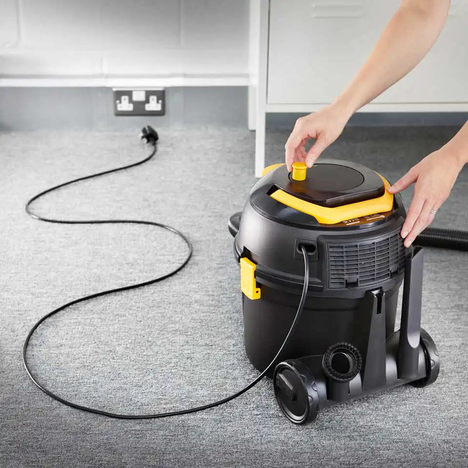 Vacmaster D8 Cylinder Vacuum Cleaner with Cable Rewind